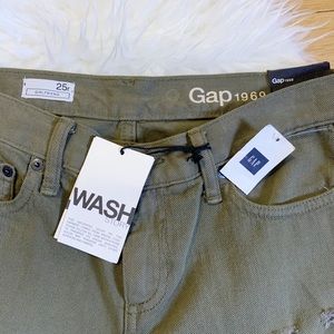 GAP Jeans - NWT Gap Distressed Midrise Girlfriend Jeans GAP Jeans - NWT Gap Distressed Midrise Girlfriend Jeans